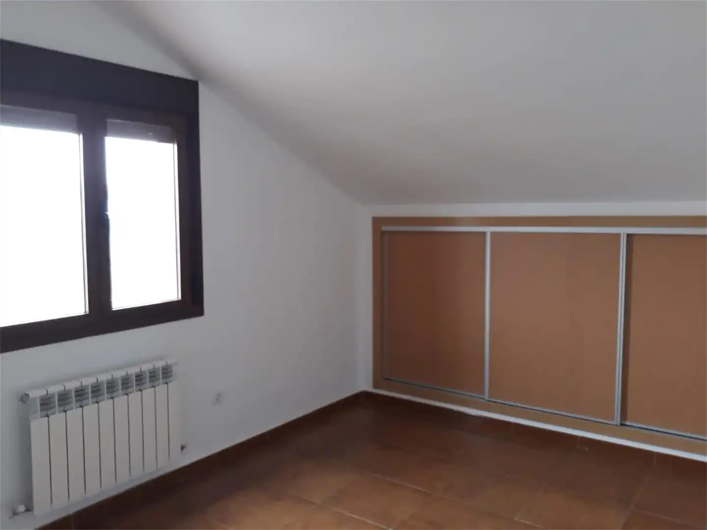 Houses for sale in Calle Calvario, Cebolla Houses for sale in Cebolla with Air Conditioner, Heating and Private garden