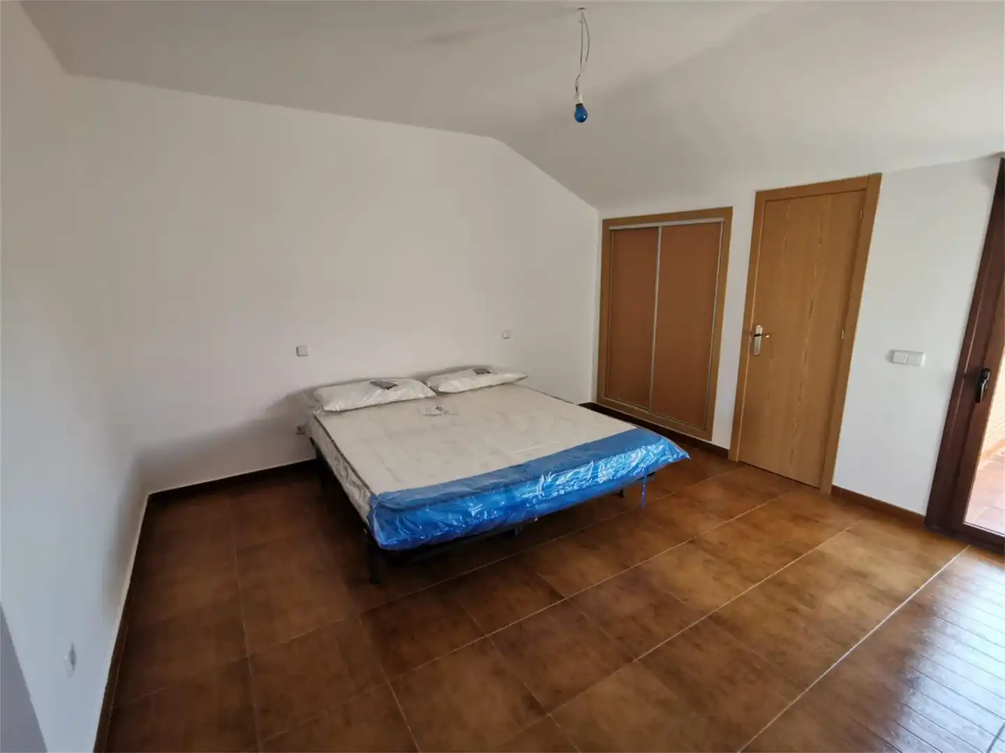 Houses for sale in Calle Calvario, Cebolla Houses for sale in Cebolla with Air Conditioner, Heating and Private garden