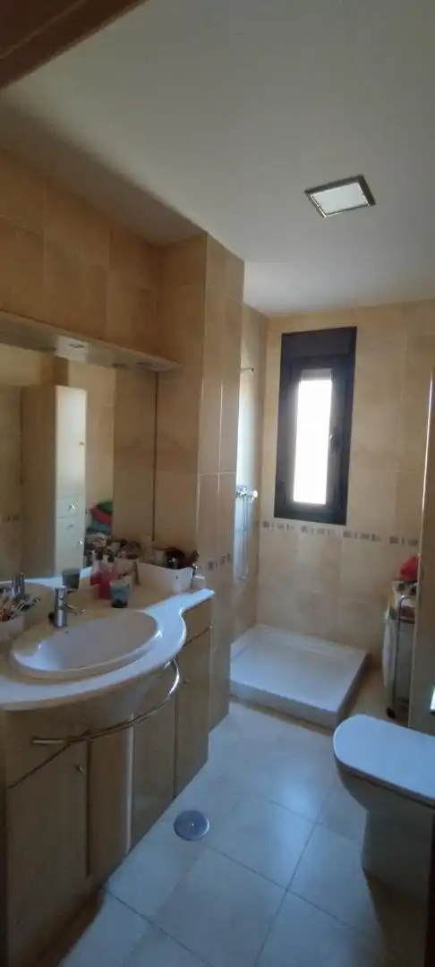 Casa adosada en venda a Calle Prado Arrate, 17, Zaratán Bany de Casa adosada en venda en Zaratán amb Calefacció, Jardí privat i Parquet