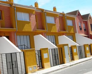 Vista exterior de Casa adosada en venda en Lucena amb Terrassa