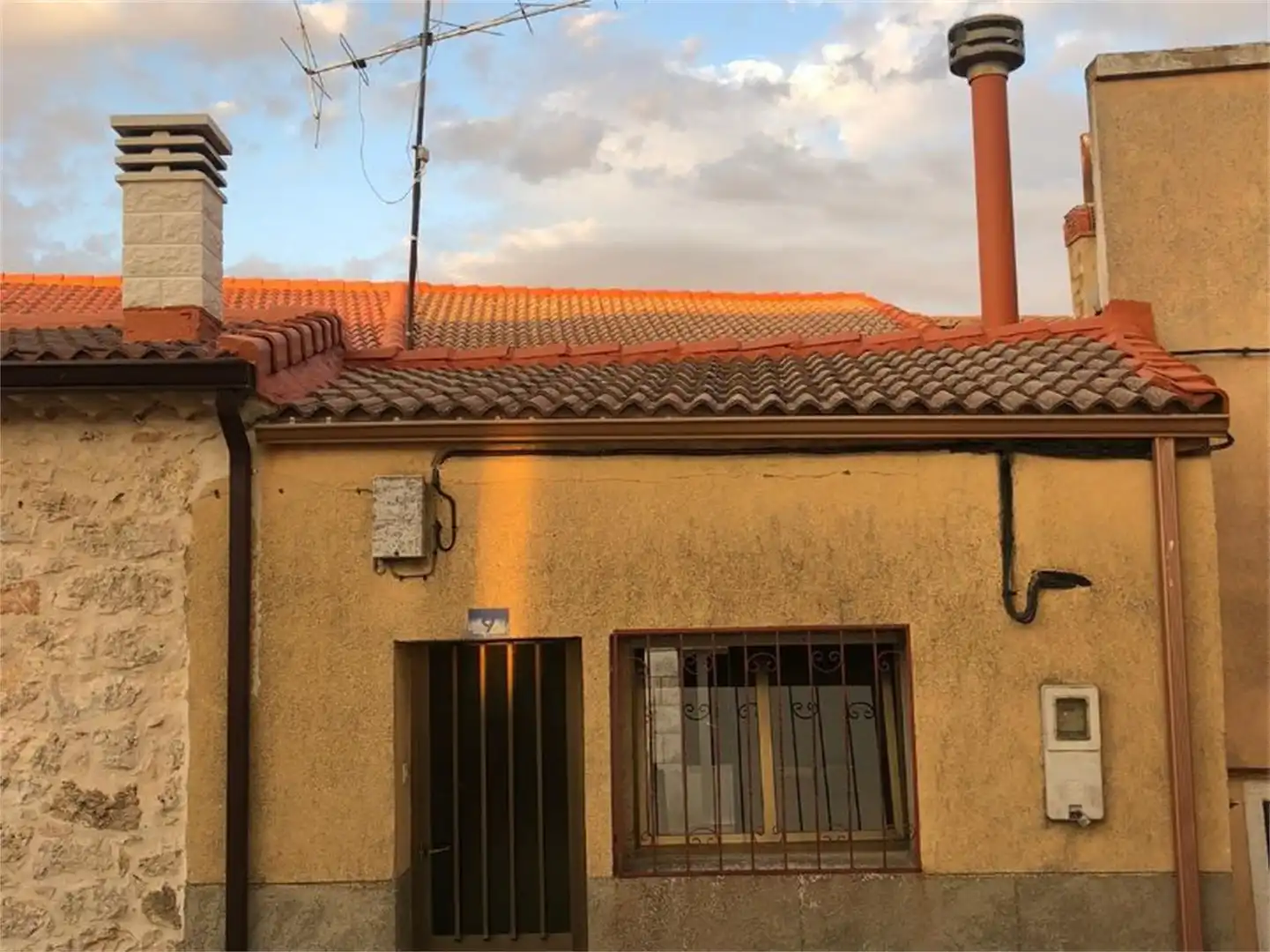 Einfamilien-Reihenhaus zum Verkauf in Calle Plaza, Oquillas Außenansicht von Einfamilien-Reihenhaus zum Verkauf in Oquillas mit Möbliert