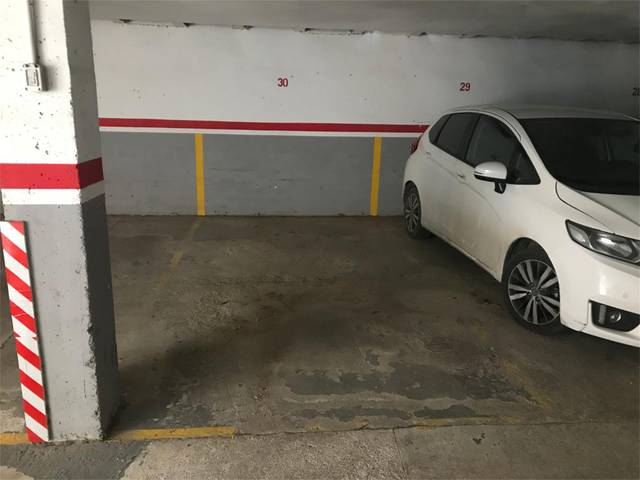 Garaje en Alquiler en Carrer Pau Claris en Nou Eixample Nord