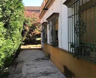 Vista exterior de Casa o xalet en venda en Mairena del Aljarafe amb Aire condicionat i Piscina