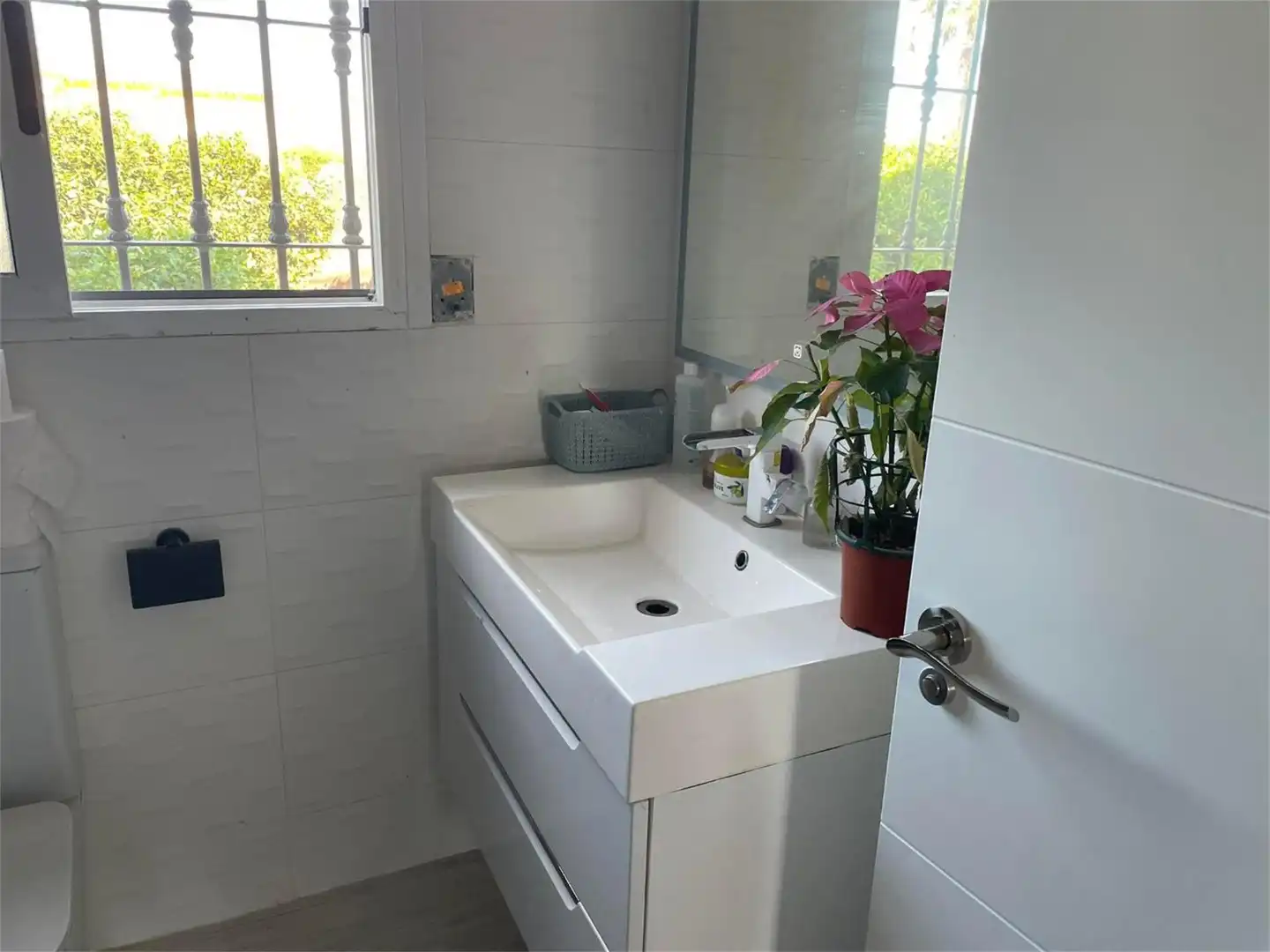Finca rústica en venta en Camino de la Torre los Pavos, 11, Catral Baño de Finca rústica en venta en Catral con Aire acondicionado, Calefacción y Jardín privado
