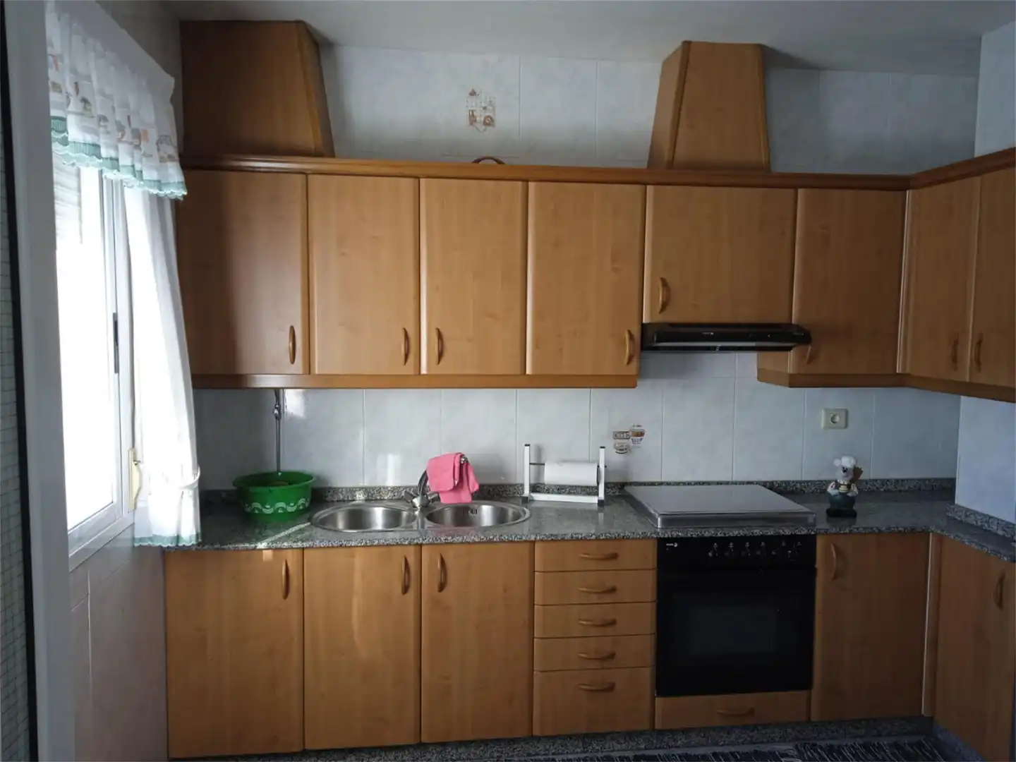 Cuina de Casa adosada en venda en Sarreaus amb Calefacció, Moblat i Forn
