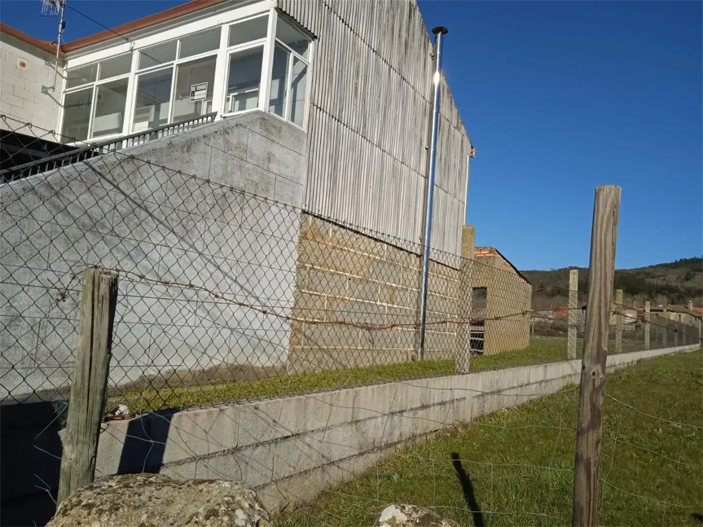 Vista exterior de Casa adosada en venda en Sarreaus amb Calefacció, Moblat i Forn