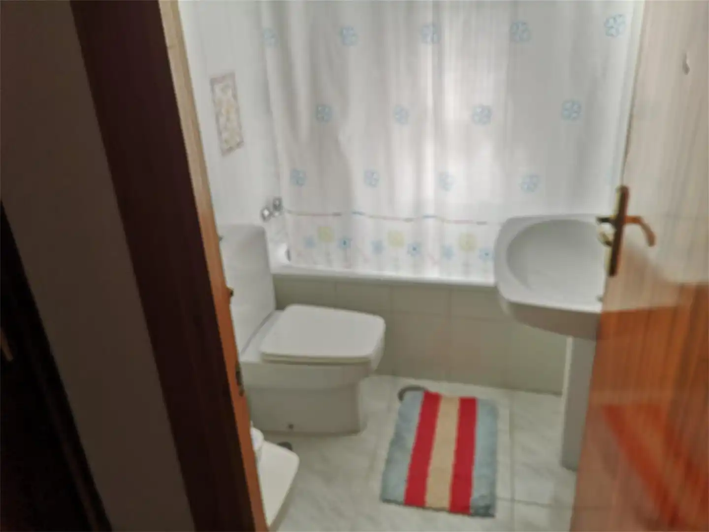 Casa adosada en venta en Calle Torre Capel, 2, Baza Baño de Casa adosada en venta en Baza con Aire acondicionado, Terraza y Balcón