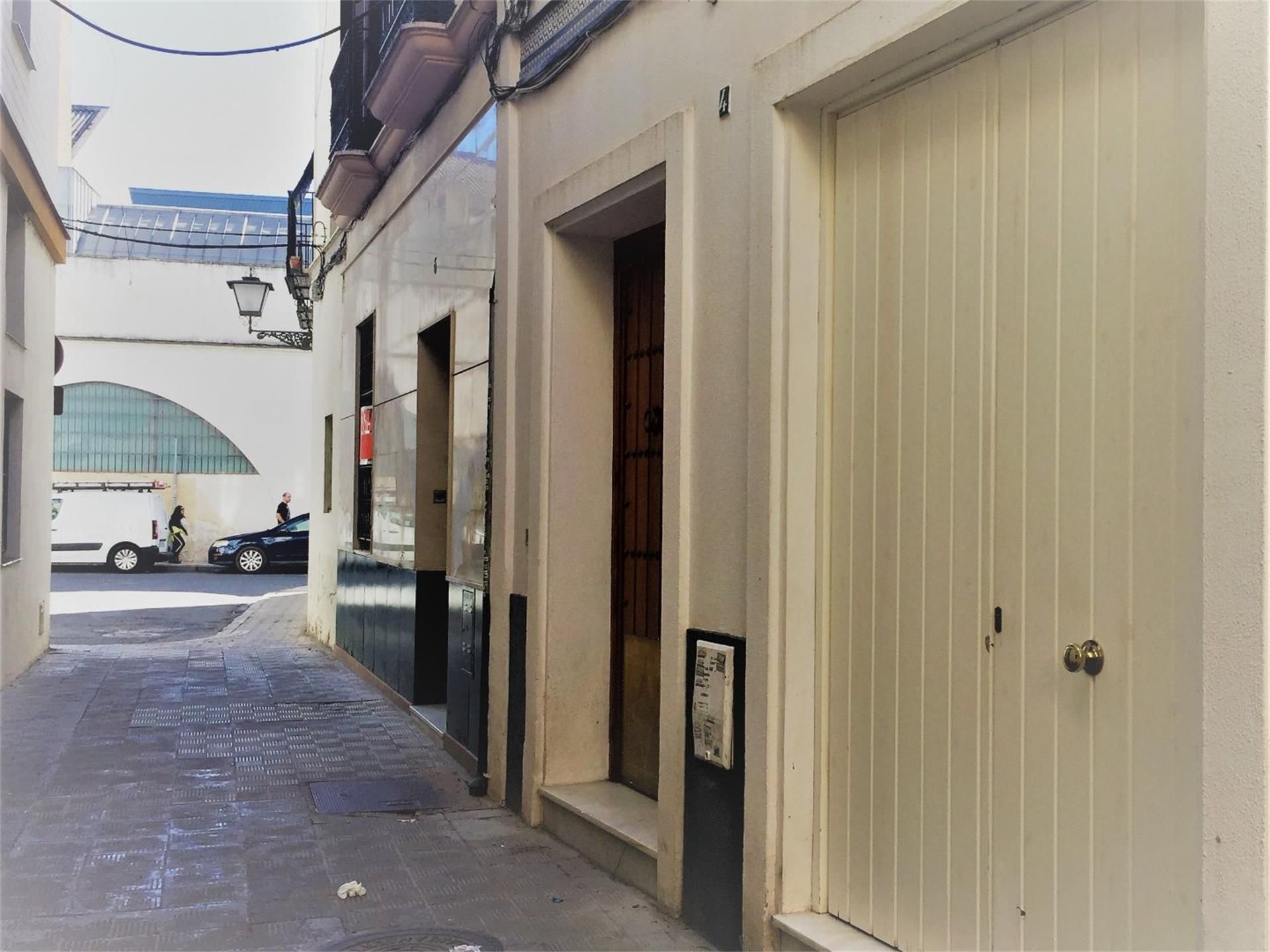 Exterior view of Premises to rent in  Sevilla Capital  with Air Conditioner and Heating