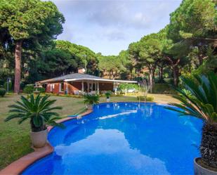 Jardí de Casa o xalet en venda en Sant Andreu de Llavaneres amb Aire condicionat, Terrassa i Piscina