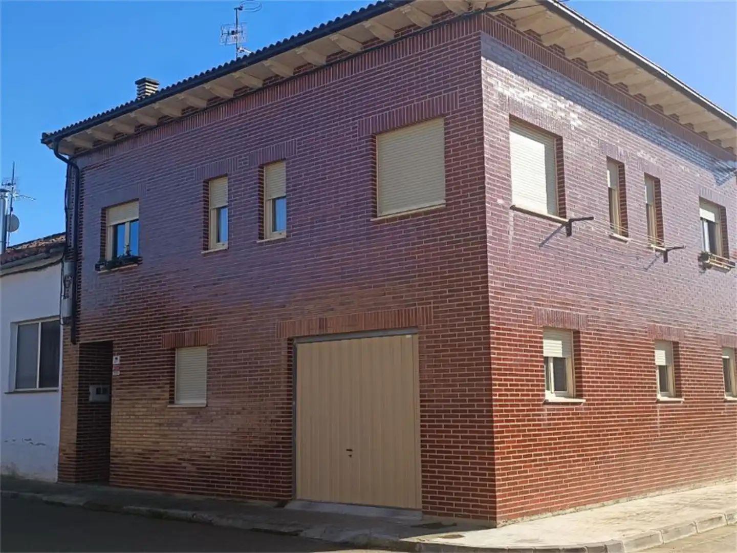 Casa o xalet en venda a Calle Don José Corral, 6, Herrera de Pisuerga Vista exterior de Casa o xalet en venda en Herrera de Pisuerga amb Calefacció, Traster i Piscina