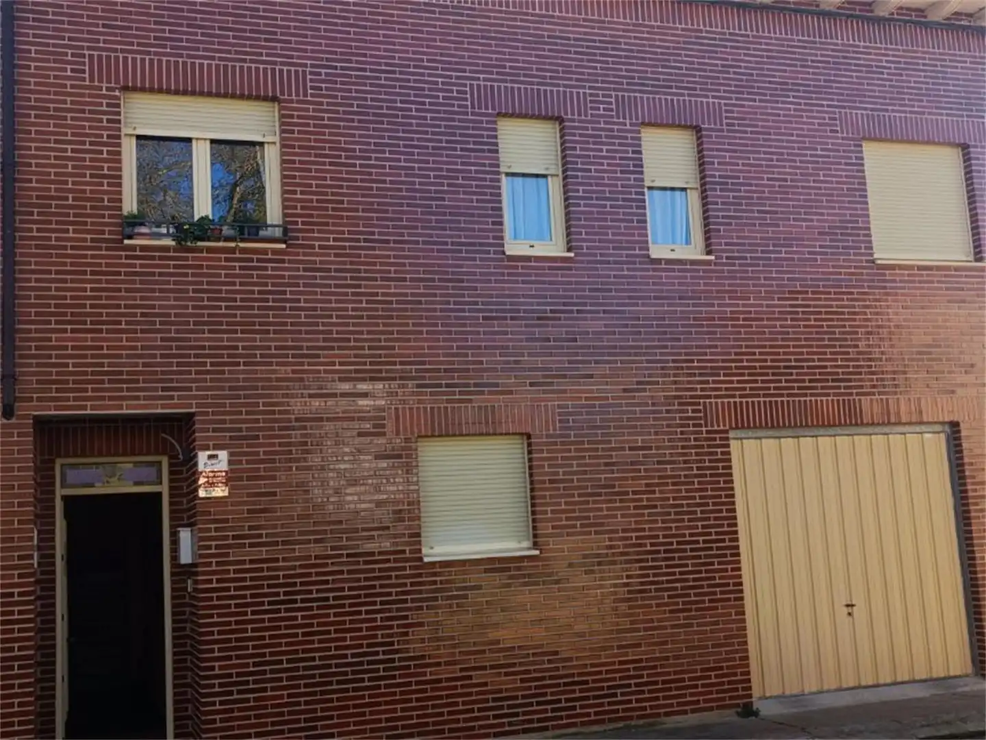 Casa o xalet en venda a Calle Don José Corral, 6, Herrera de Pisuerga Vista exterior de Casa o xalet en venda en Herrera de Pisuerga amb Calefacció, Traster i Piscina