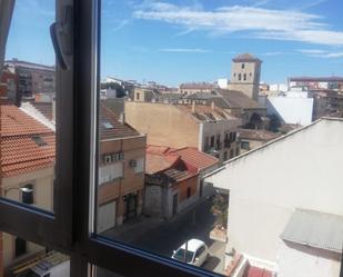 Vista exterior de Estudi en venda en Ciudad Real Capital amb Aire condicionat i Balcó