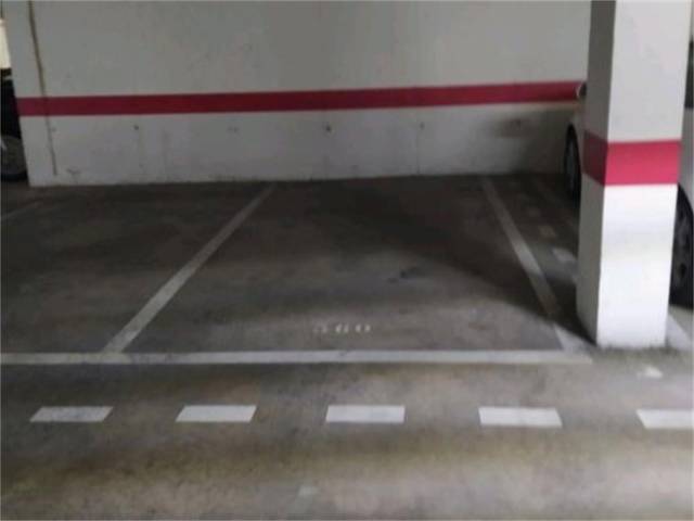 Garaje en Alquiler en Avenida de Finlandia en El Cano - Los Bermejales