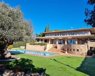 Vista exterior de Casa o xalet en venda en Galapagar amb Aire condicionat, Piscina i Balcó