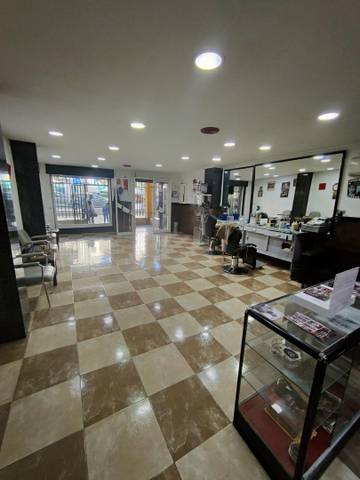 Local comercial en Alquiler en Calle Melchor de Alcázar, 15 en El Cerro