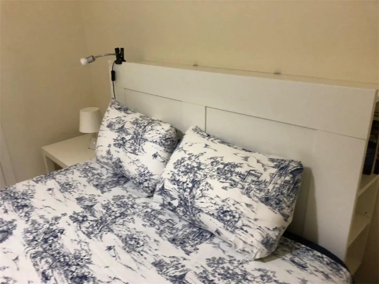 Habitación de Dúplex de alquiler en Estepona con Aire acondicionado, Calefacción y Jardín privado
