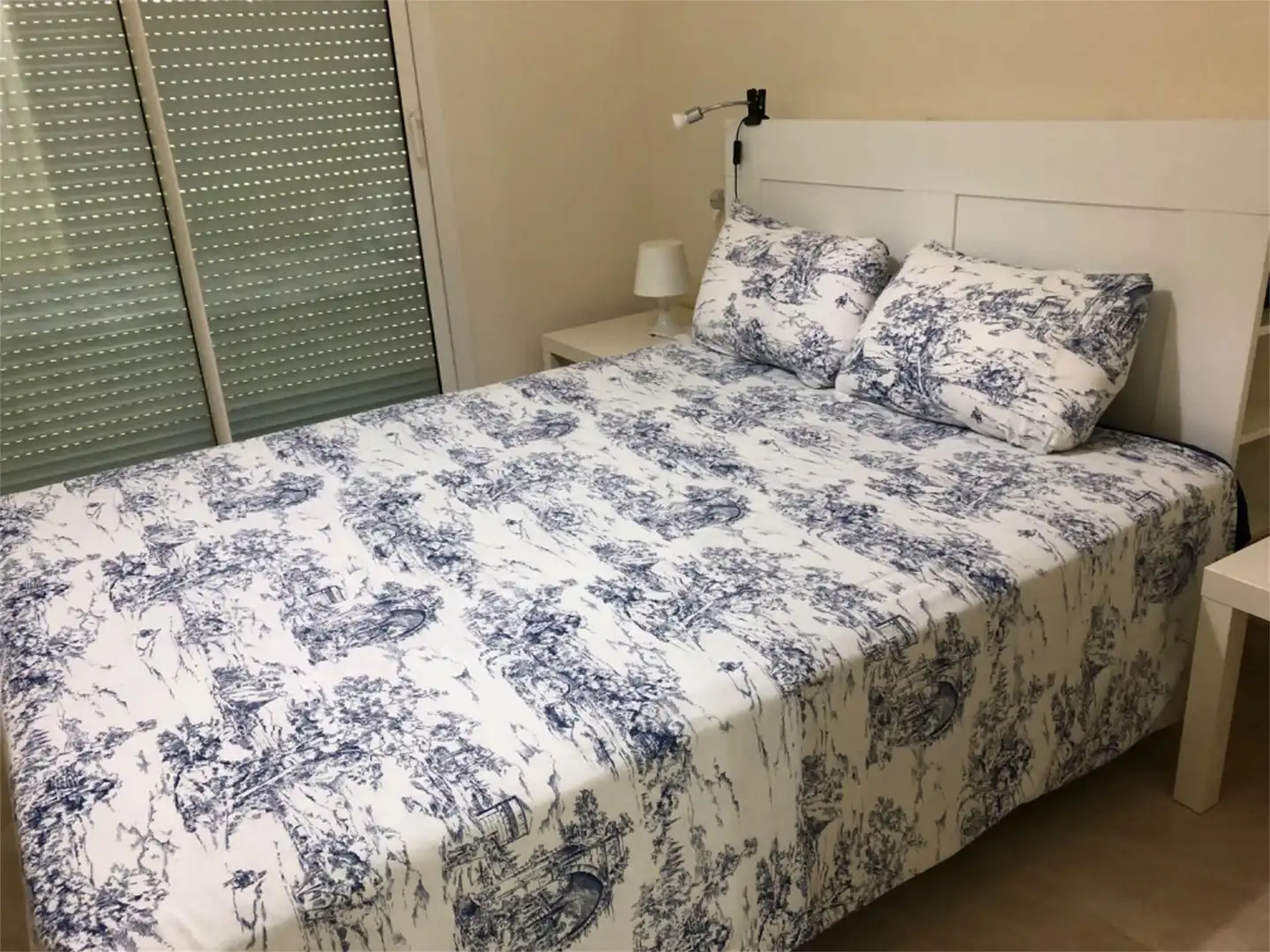 Habitación de Dúplex de alquiler en Estepona con Aire acondicionado, Calefacción y Jardín privado