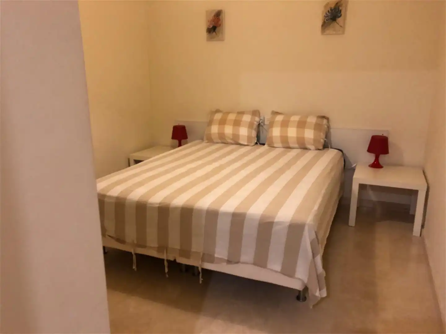 Habitación de Dúplex de alquiler en Estepona con Aire acondicionado, Calefacción y Jardín privado