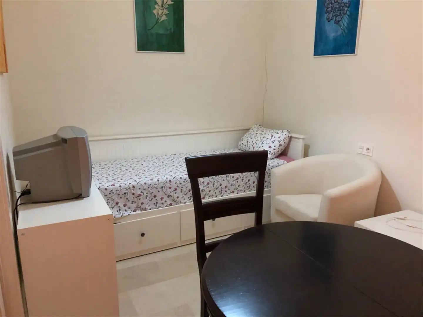 Habitación de Dúplex de alquiler en Estepona con Aire acondicionado, Calefacción y Jardín privado