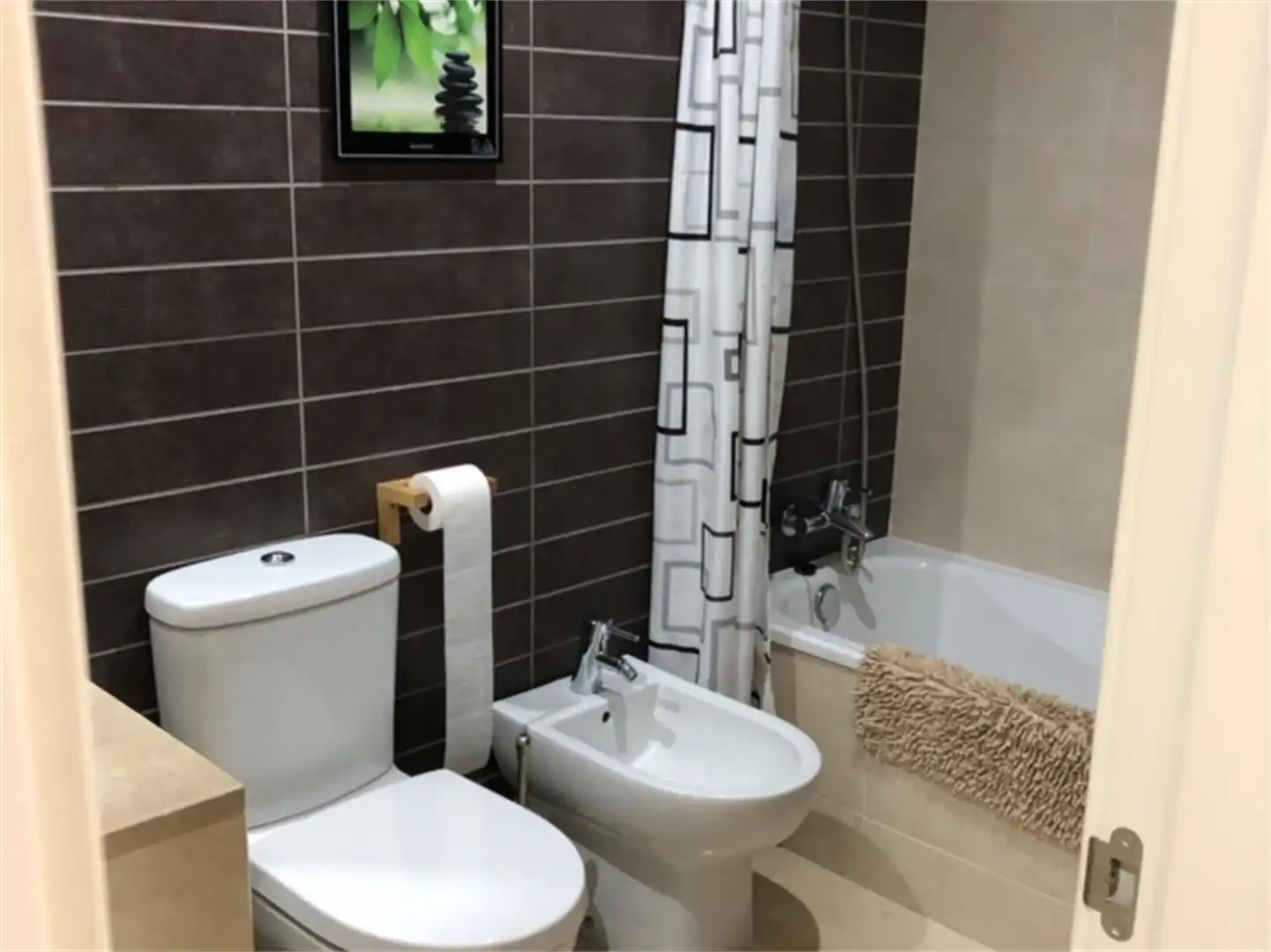 Baño de Dúplex de alquiler en Estepona con Aire acondicionado, Calefacción y Jardín privado