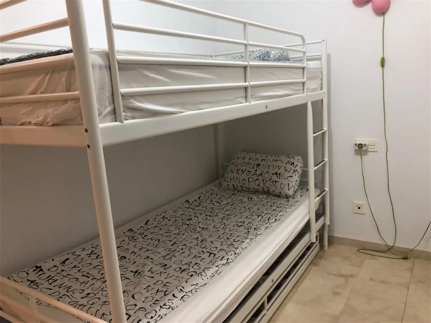 Habitación de Dúplex de alquiler en Estepona con Aire acondicionado, Calefacción y Jardín privado