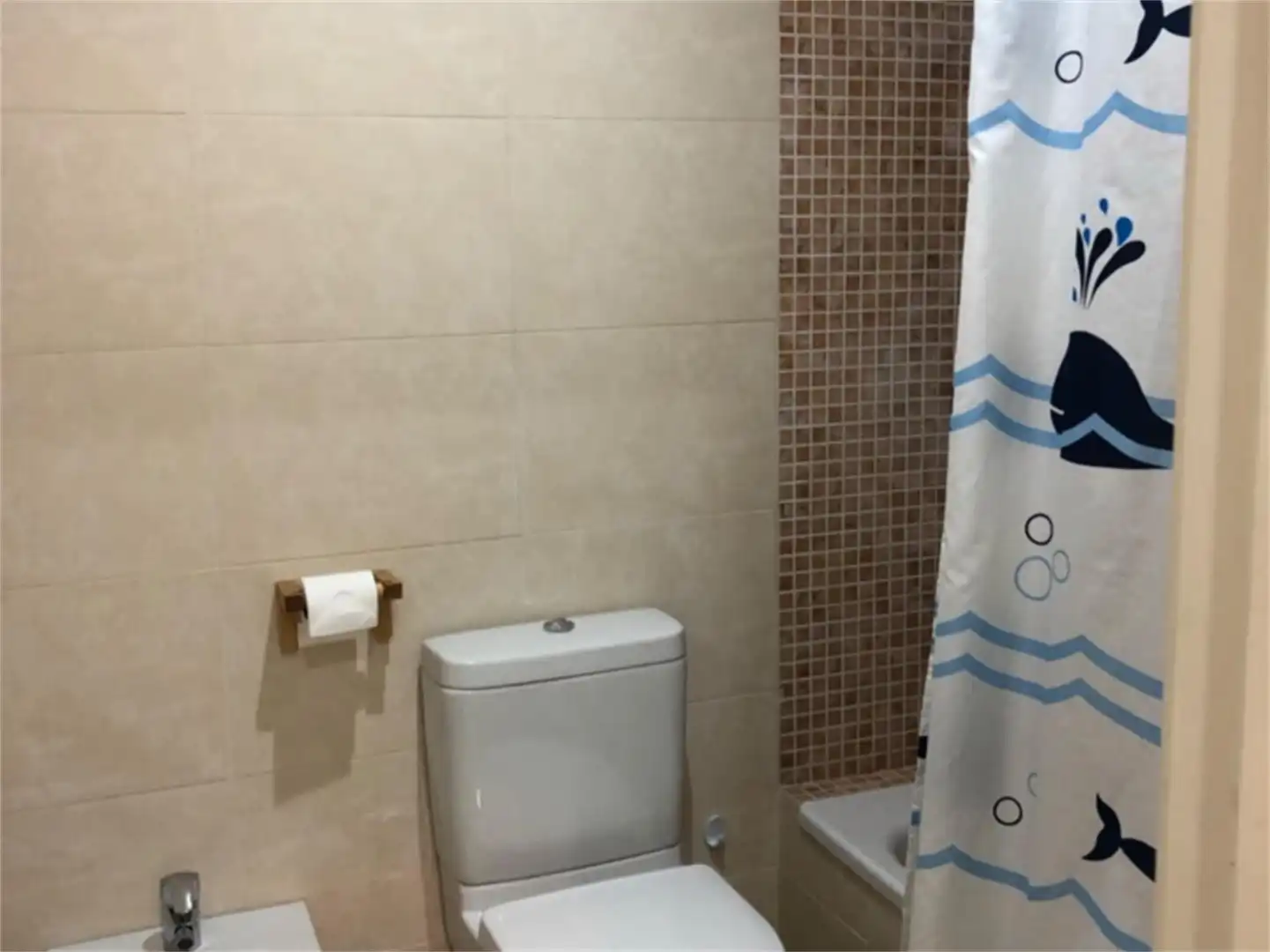 Baño de Dúplex de alquiler en Estepona con Aire acondicionado, Calefacción y Jardín privado