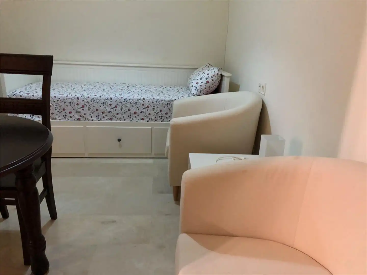 Habitación de Dúplex de alquiler en Estepona con Aire acondicionado, Calefacción y Jardín privado