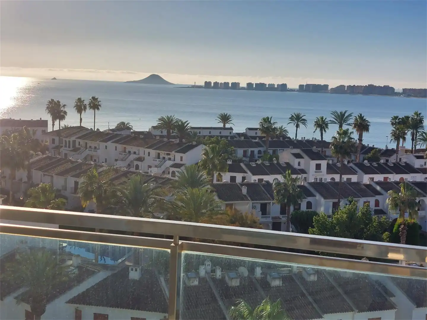 Wohnungen zur Miete in Veneziola Außenansicht von Wohnungen zur Miete in La Manga del Mar Menor mit Klimaanlage, Terrasse und Schwimmbad