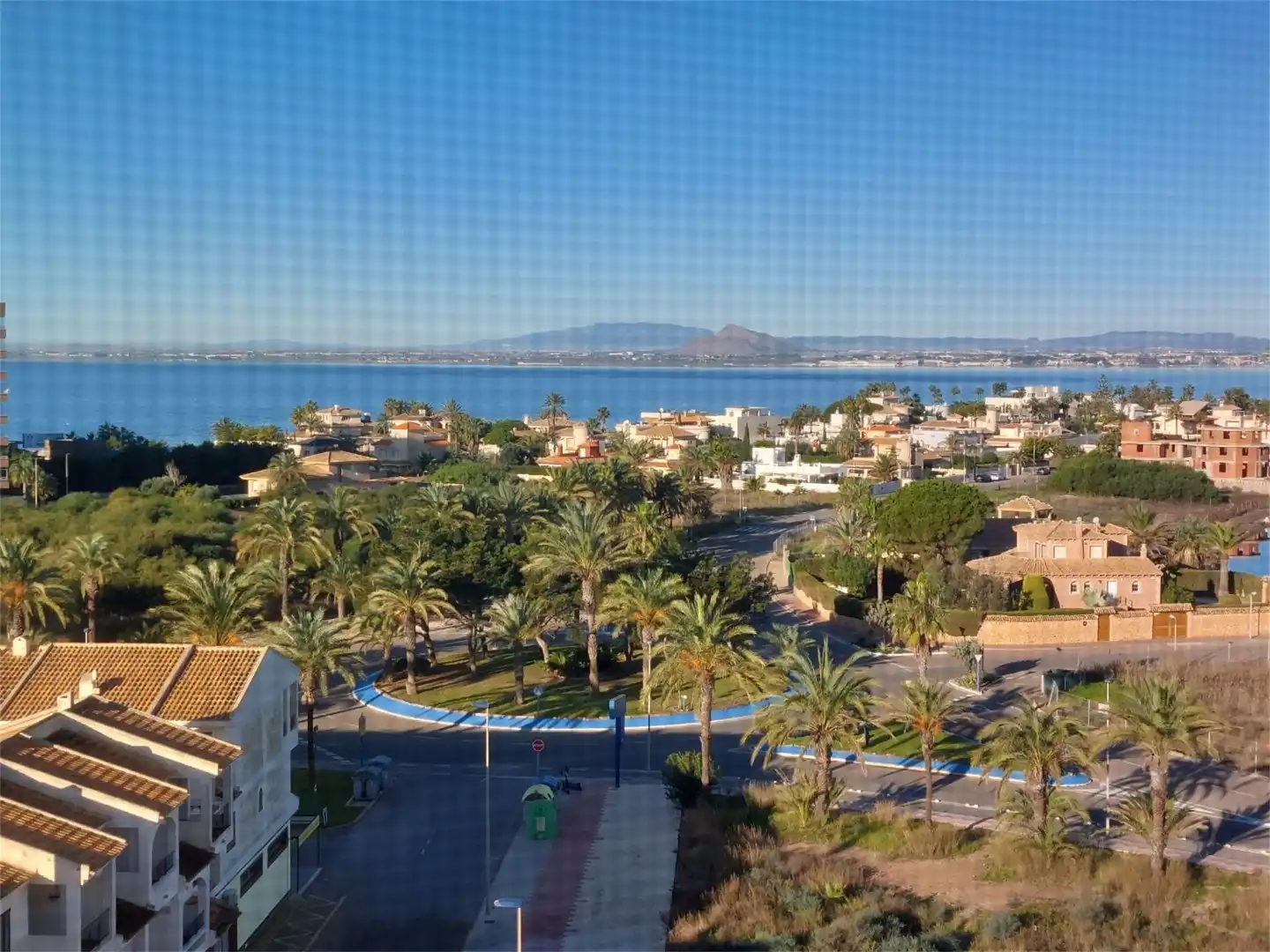 Wohnungen zur Miete in Veneziola Außenansicht von Wohnungen zur Miete in La Manga del Mar Menor mit Klimaanlage, Terrasse und Schwimmbad