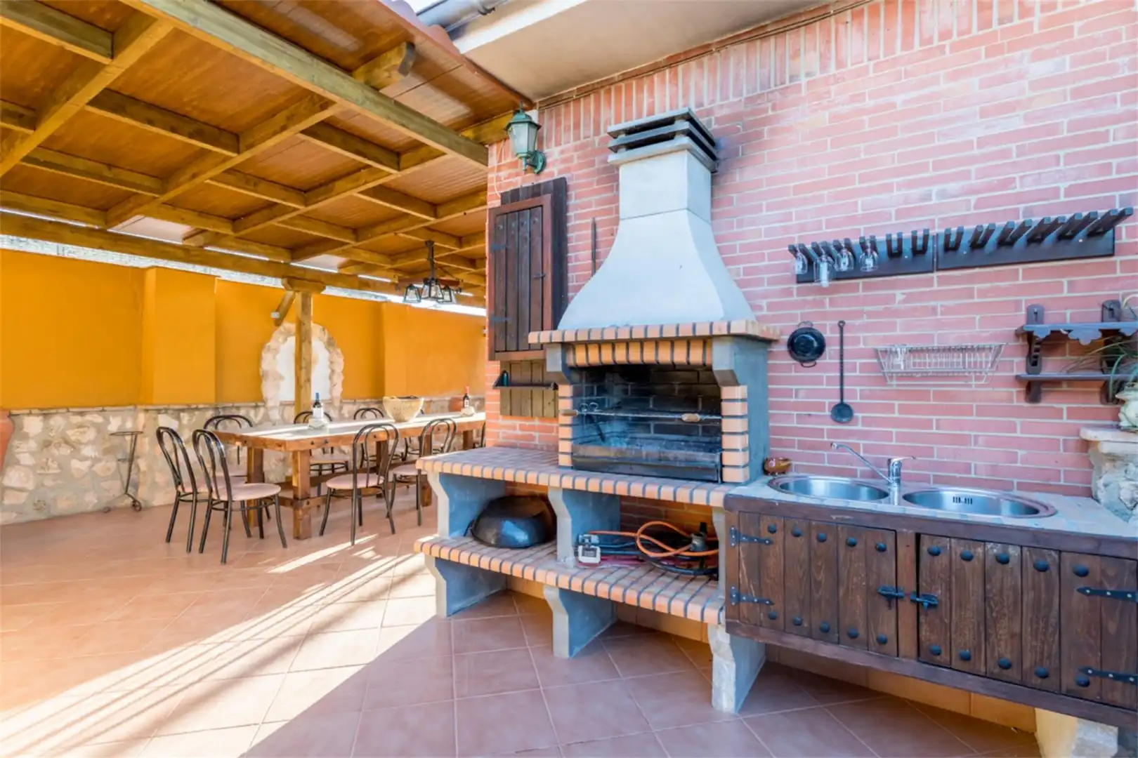 Casa o xalet en venda a Calle Tierras Nuevas, 48, Fuentes de Andalucía Terrassa de Casa o xalet en venda en Fuentes de Andalucía amb Aire condicionat, Calefacció i Jardí privat