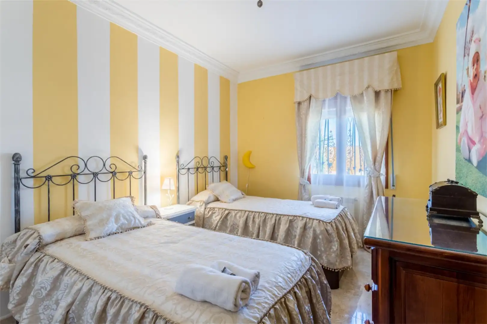 Casa o xalet en venda a Calle Tierras Nuevas, 48, Fuentes de Andalucía Dormitori de Casa o xalet en venda en Fuentes de Andalucía amb Aire condicionat, Calefacció i Jardí privat