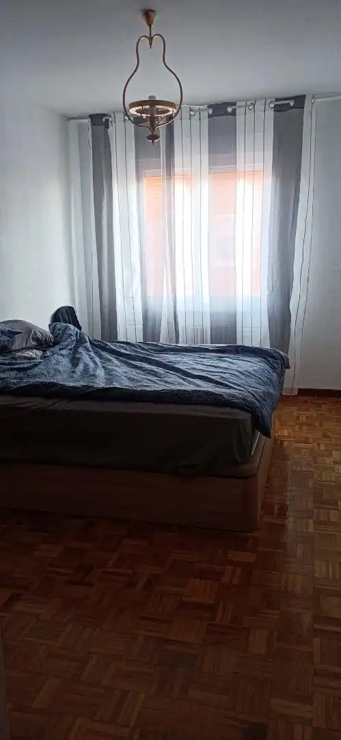 Zimmer in Calle Juan Carlos I, 30, Casco Antiguo Schlafzimmer von Wohnung zur untervermieten in Boadilla del Monte mit Heizung, Parkett und Terrasse