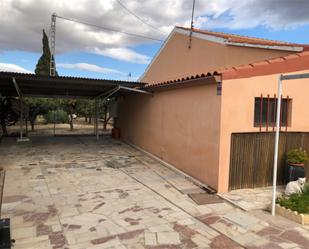 Exterior view of Single-family semi-detached for sale in Elche / Elx  with Terrace and Swimming Pool