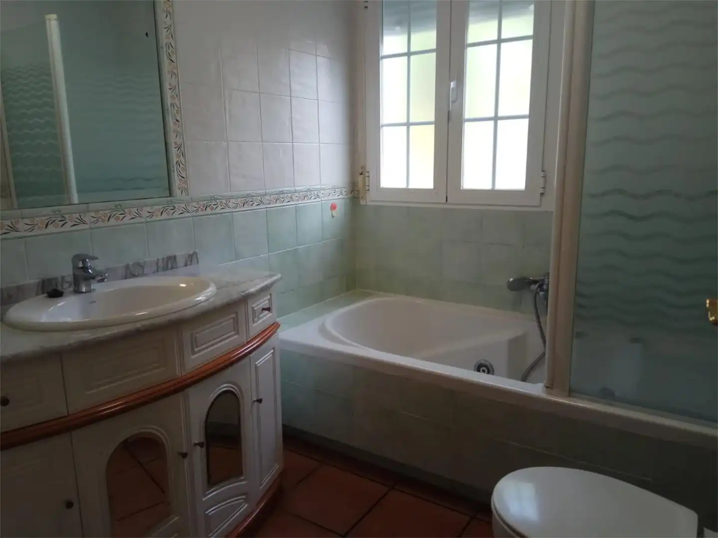 Casa o chalet en venta en Calle de Manuel de Falla, 5, El Hoyo de Pinares Baño de Casa o chalet en venta en El Hoyo de Pinares con Terraza, Piscina y Balcón