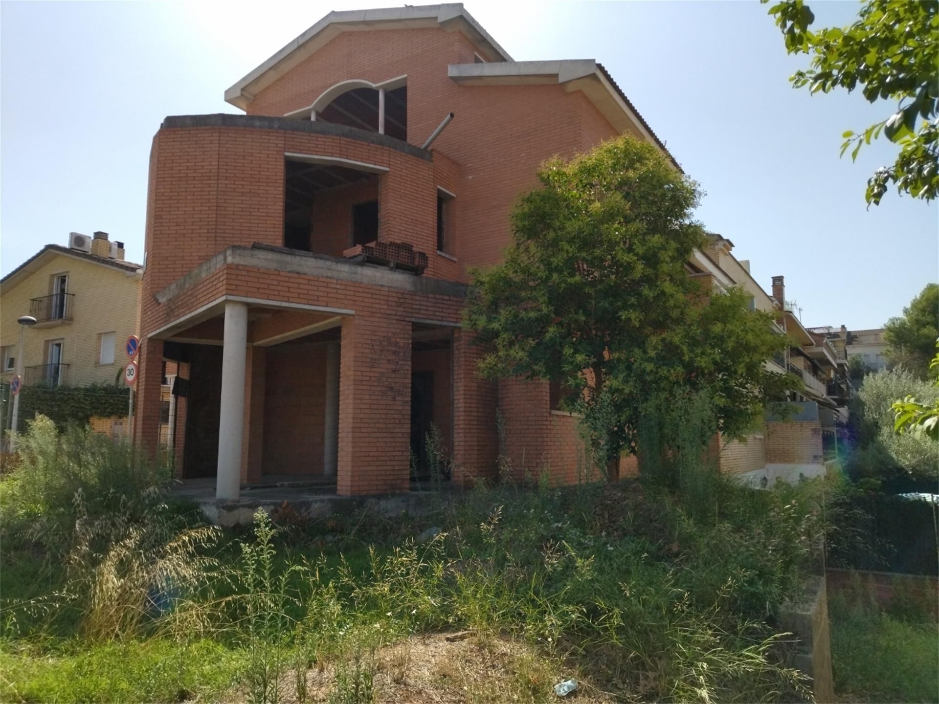 Exterior view of Single-family semi-detached for sale in Manresa  with Private garden, Terrace and Swimming Pool