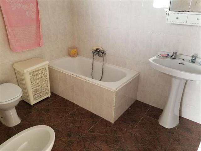 Chalet en venta en cortijo la laguna de huétor táj