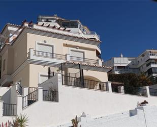 Vista exterior de Casa o xalet de lloguer en Torrox amb Terrassa, Piscina i Balcó