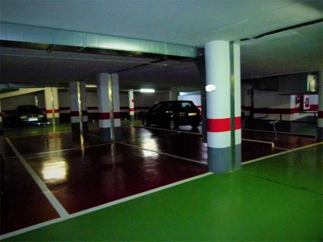 Garaje en Alquiler en Plaza de los Lagos Azules en Miralbueno