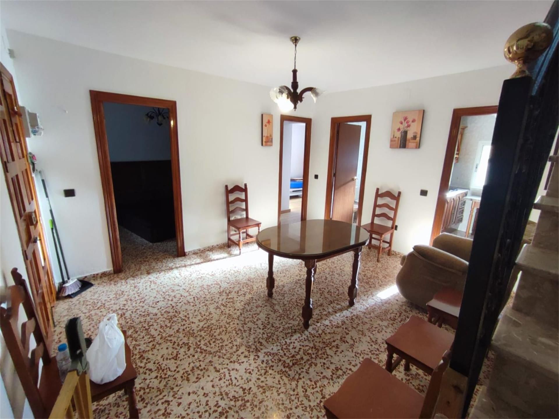 Sala d'estar de Casa adosada en venda en Igualeja amb Aire condicionat, Calefacció i Parquet
