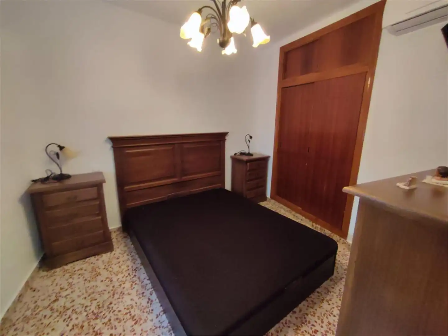 Casa adosada en venta en Calle Ronda, 13, Igualeja Habitación de Casa adosada en venta en Igualeja con Aire acondicionado, Calefacción y Parquet