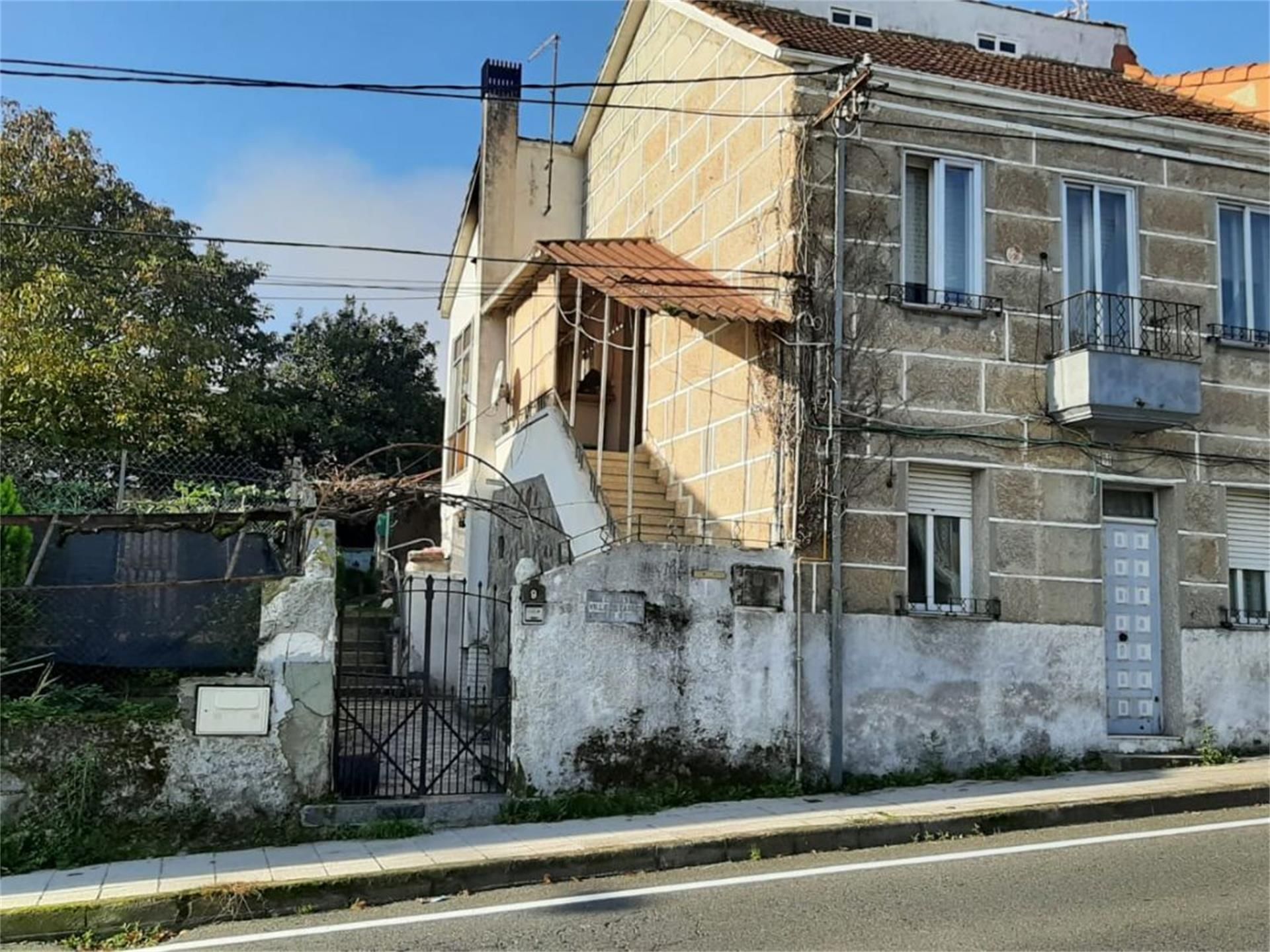 Vista exterior de Casa adosada en venda en Ourense Capital  amb Calefacció