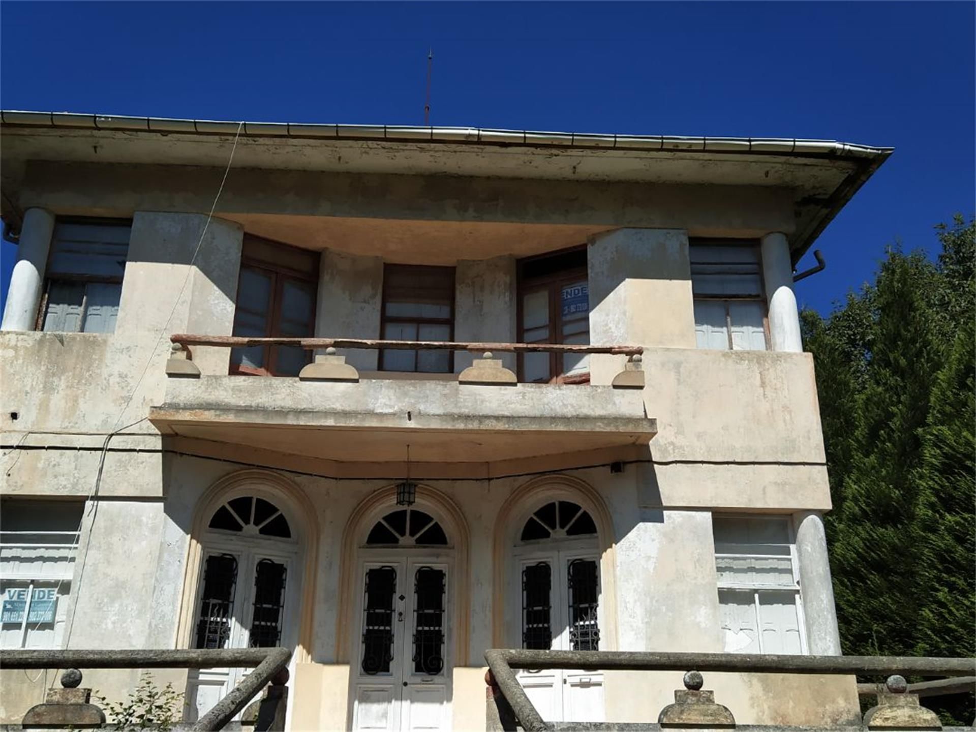 Vista exterior de Casa o xalet en venda en Guitiriz amb Jardí privat, Terrassa i Balcó