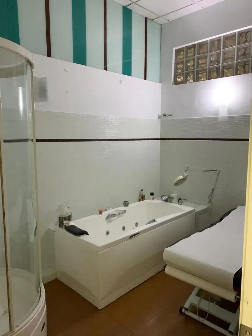 Baño de Local de alquiler en Alcalá de Guadaira con Aire acondicionado y Calefacción