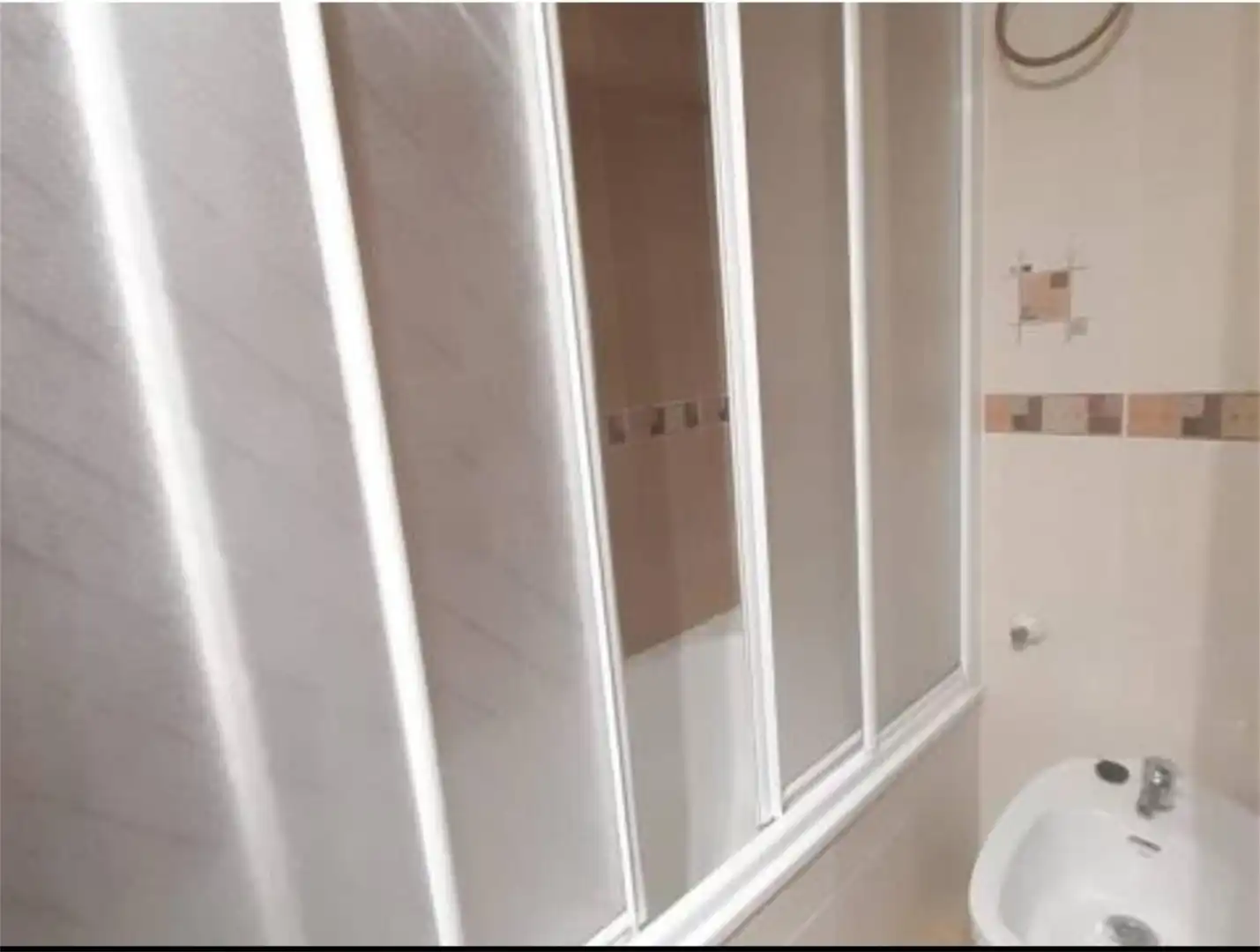 Bathroom of Flat for share in Sevilla  with Air Conditioner, Terrace and Furnished