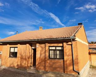 Vista exterior de Casa o xalet en venda en Santa Clara de Avedillo amb Aire condicionat i Balcó