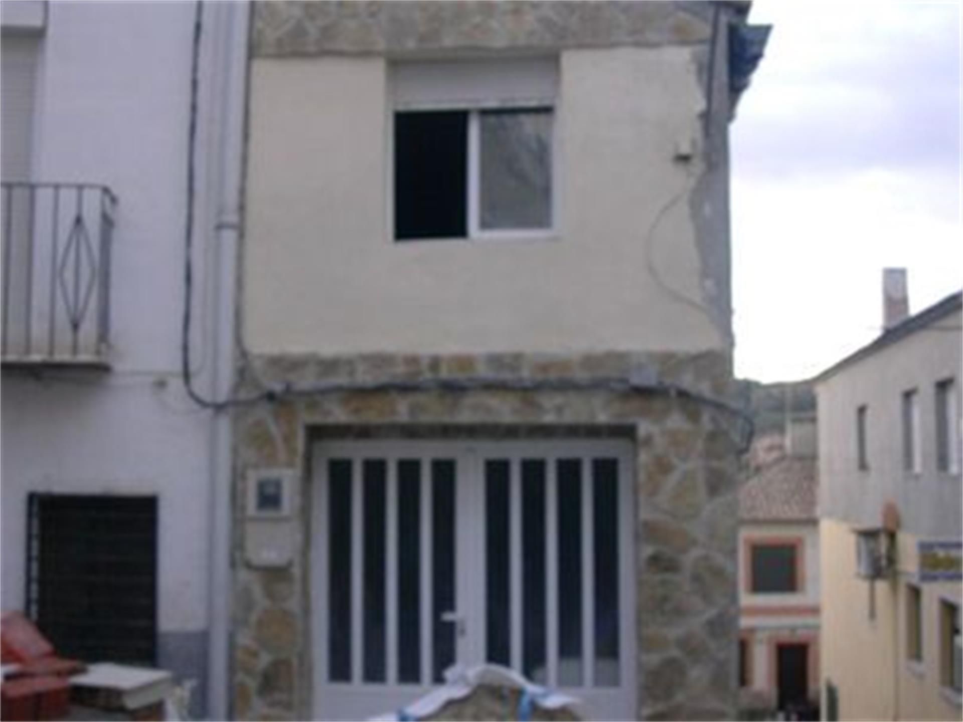 Vista exterior de Casa adosada en venda en Férez amb Terrassa