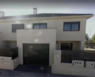 Exterior view of House or chalet for sale in Aranjuez  with Terrace, Swimming Pool and Balcony