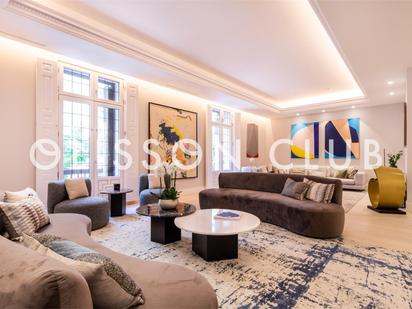 Living room of Flat for sale in  Madrid Capital