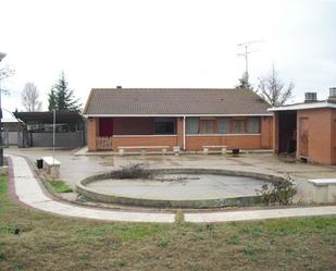 Außenansicht von Haus oder Chalet zum verkauf in La Pedraja de Portillo  mit Heizung, Privatgarten und Terrasse