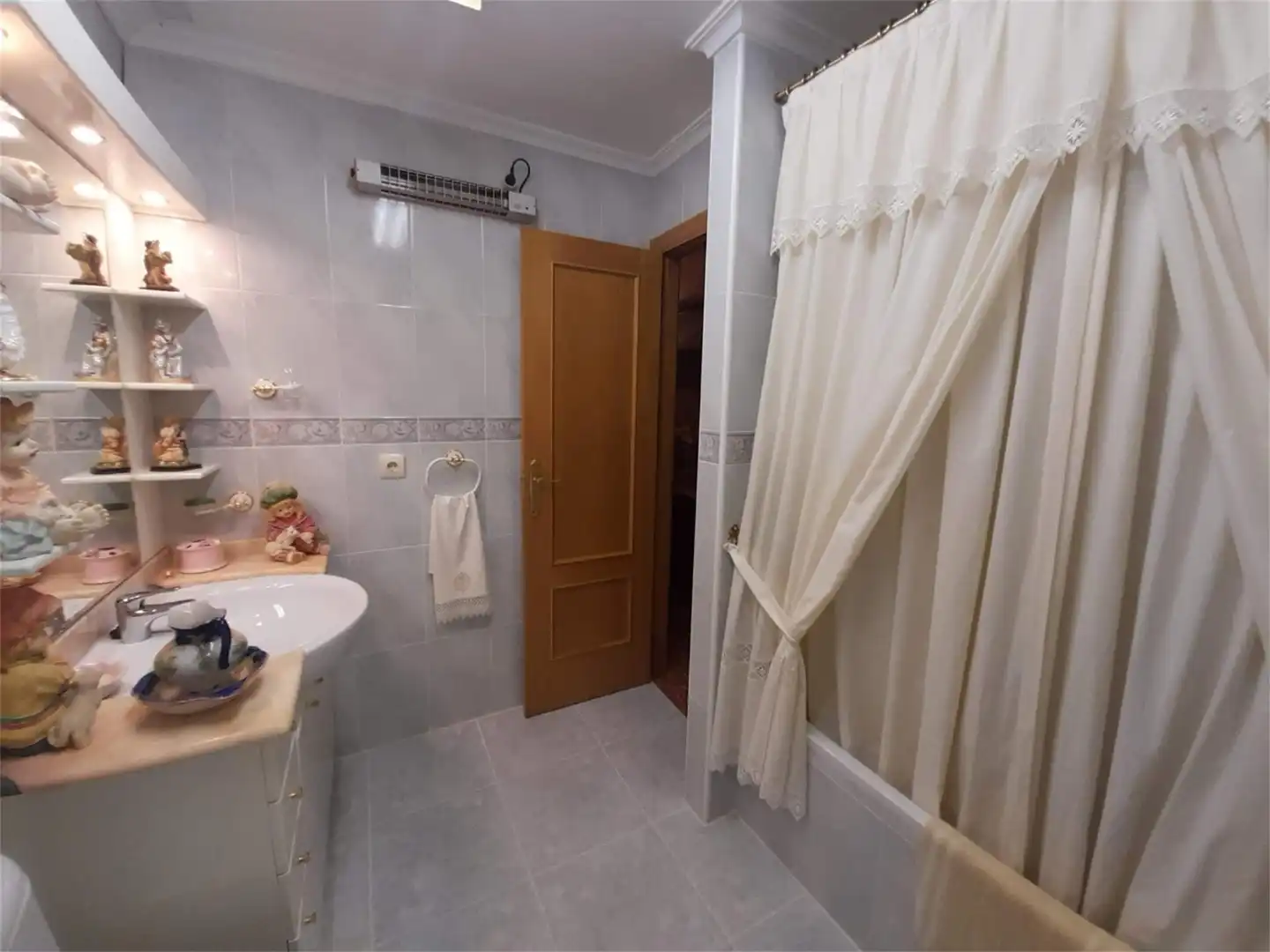 Detached homes for sale in Calle Salvador Giménez, 4b, Pedanías - Extrarradio Bathroom of Detached homes for sale in Albacete Capital with Air Conditioner, Terrace and Balcony